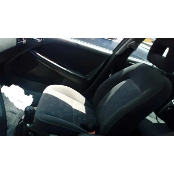 TOYOTA AVENSIS BERLINA (T 22) '2001 1.8 SOL (4-PTAS.) PLATA