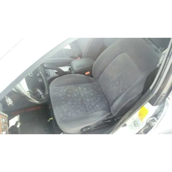 TOYOTA AVENSIS BERLINA (T 22) '2001 1.8 SOL (4-PTAS.) PLATA