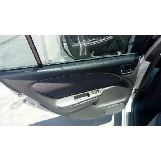 TOYOTA AVENSIS BERLINA (T 22) '2001 1.8 SOL (4-PTAS.) PLATA