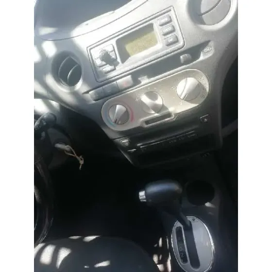 TOYOTA YARIS (NCP1/NLP1/SCP1) '2004 1.3 SOL AUTOMATICO GRIS