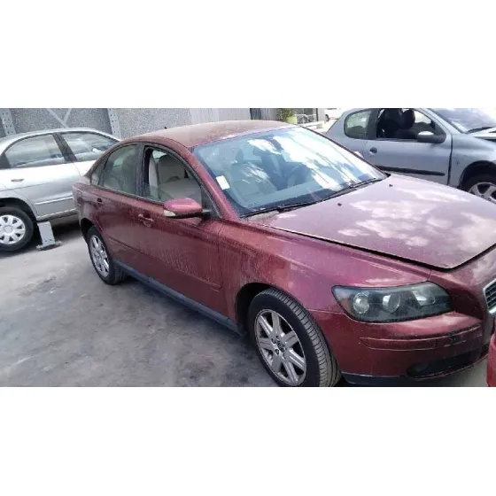 VOLVO S40 BERLINA '2004 2.0 D KINETIC ROJO
