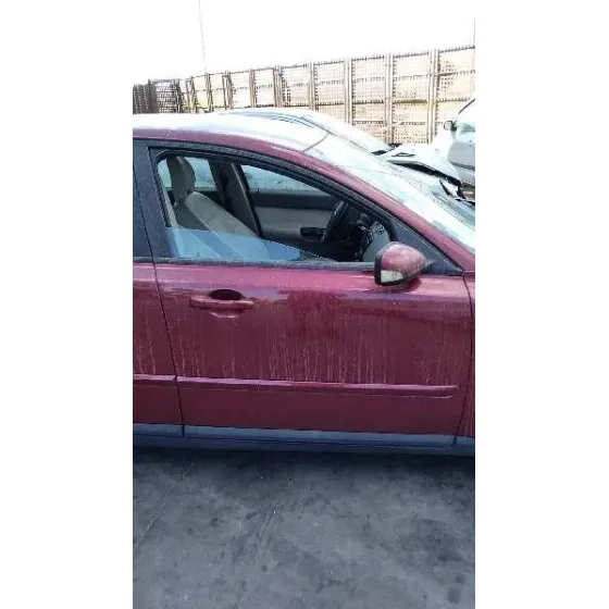 VOLVO S40 BERLINA '2004 2.0 D KINETIC ROJO