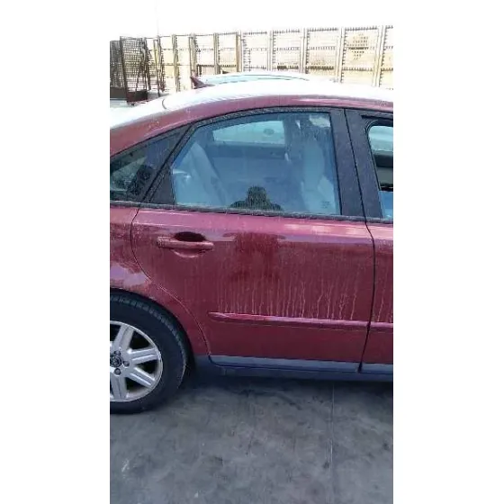 VOLVO S40 BERLINA '2004 2.0 D KINETIC ROJO