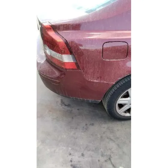 VOLVO S40 BERLINA '2004 2.0 D KINETIC ROJO