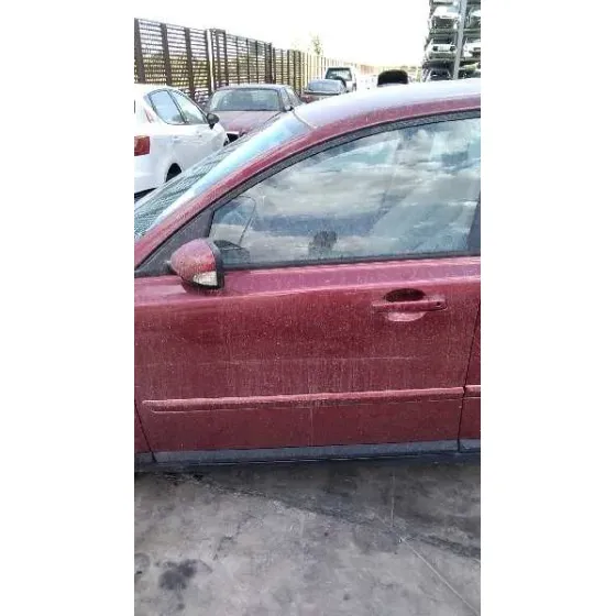 VOLVO S40 BERLINA '2004 2.0 D KINETIC ROJO