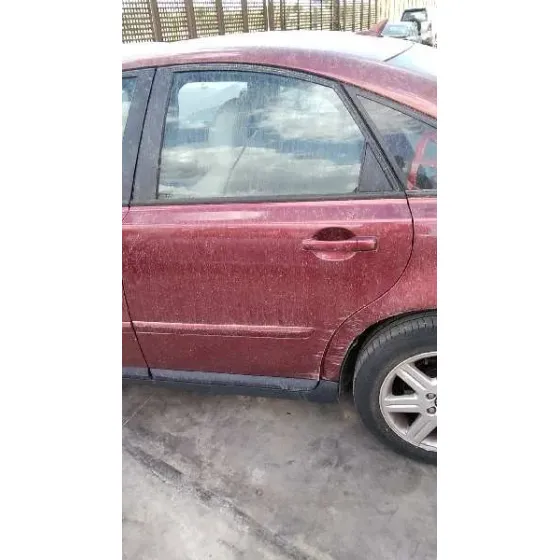 VOLVO S40 BERLINA '2004 2.0 D KINETIC ROJO