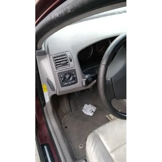 VOLVO S40 BERLINA '2004 2.0 D KINETIC ROJO