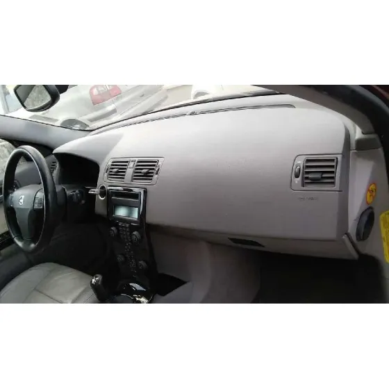 VOLVO S40 BERLINA '2004 2.0 D KINETIC ROJO