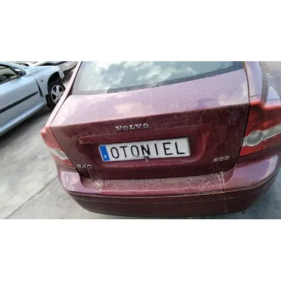 VOLVO S40 BERLINA '2004 2.0 D KINETIC ROJO