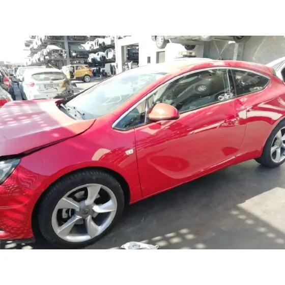 OPEL ASTRA J GTC '2012 SPORTIVE ROJO