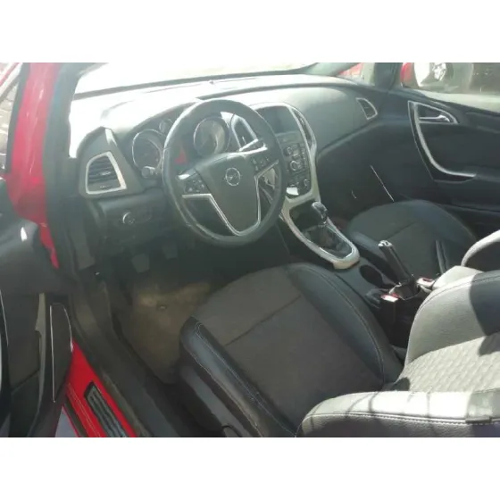 OPEL ASTRA J GTC '2012 SPORTIVE ROJO