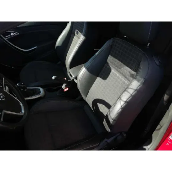 OPEL ASTRA J GTC '2012 SPORTIVE ROJO