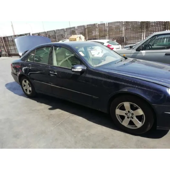 MERCEDES CLASE E (W211) BERLINA '2002 E 220 CDI (211.006) AZUL