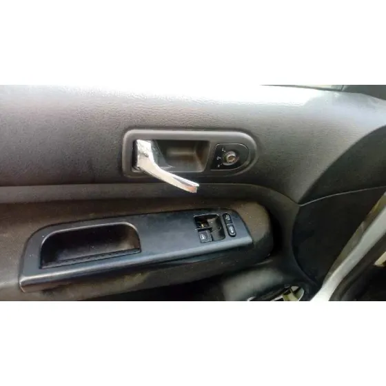 VOLKSWAGEN GOLF IV BERLINA (1J1) '2001 1.9 TDI PLATA