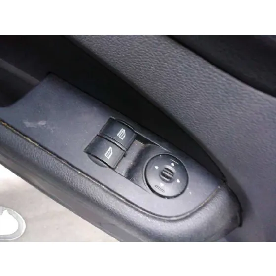 FORD FOCUS BERLINA (CAP) '2005 TREND GRIS