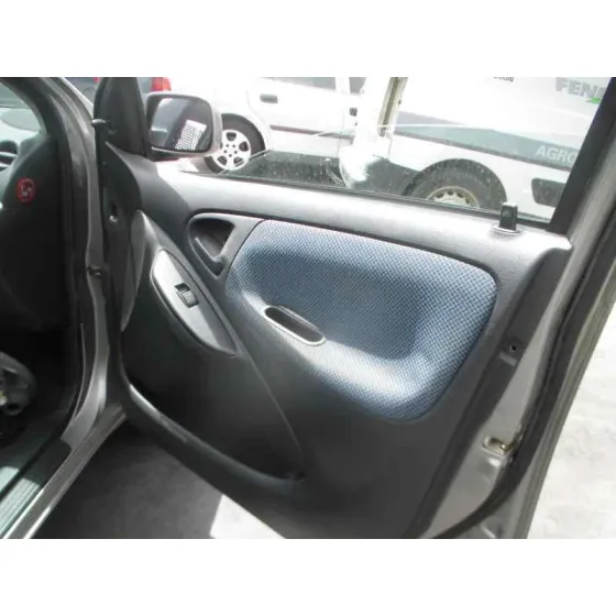 TOYOTA YARIS (NCP1/NLP1/SCP1) '2005 1.4 D-4D EXPO GRIS