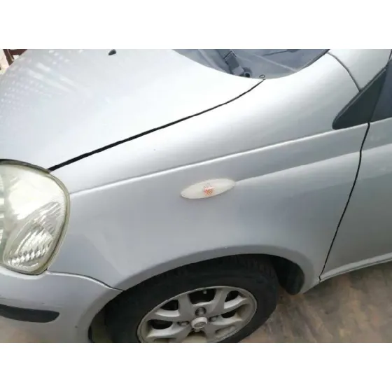 TOYOTA YARIS (NCP1/NLP1/SCP1) '2003 * GRIS PLATA