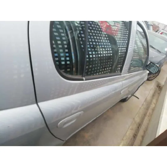 TOYOTA YARIS (NCP1/NLP1/SCP1) '2003 * GRIS PLATA