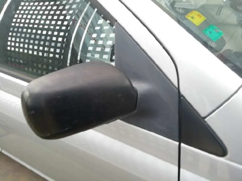 TOYOTA YARIS (NCP1/NLP1/SCP1) '2003 * GRIS PLATA