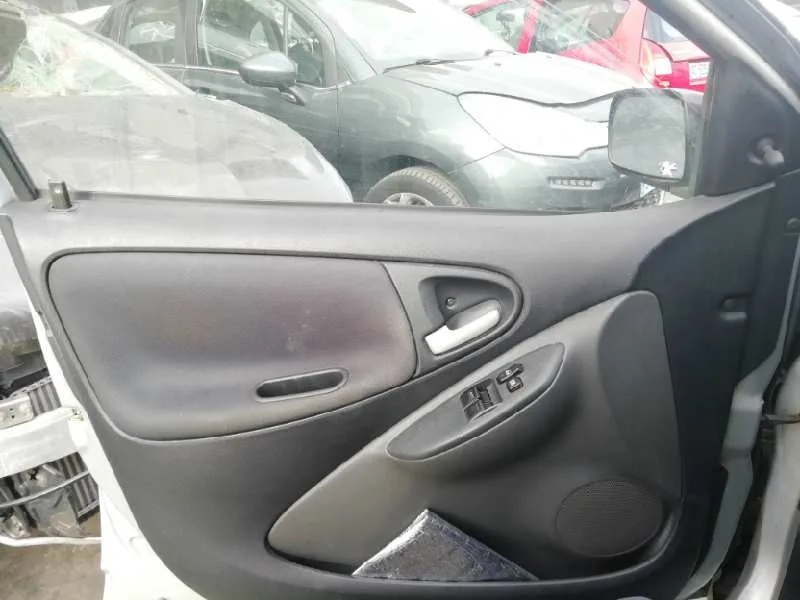 TOYOTA YARIS (NCP1/NLP1/SCP1) '2003 * GRIS PLATA