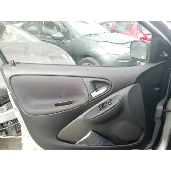 TOYOTA YARIS (NCP1/NLP1/SCP1) '2003 * GRIS PLATA