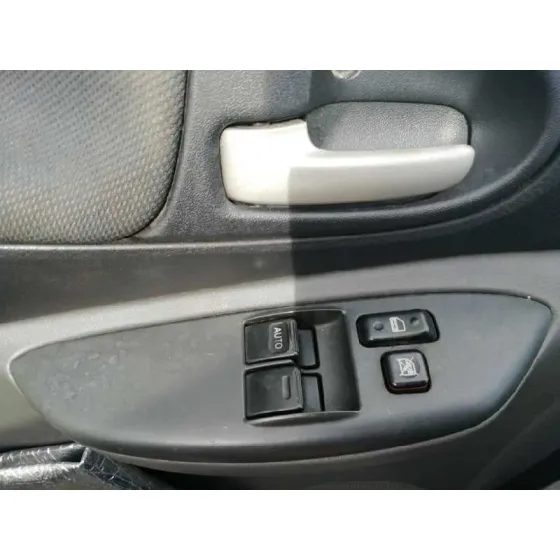 TOYOTA YARIS (NCP1/NLP1/SCP1) '2003 * GRIS PLATA
