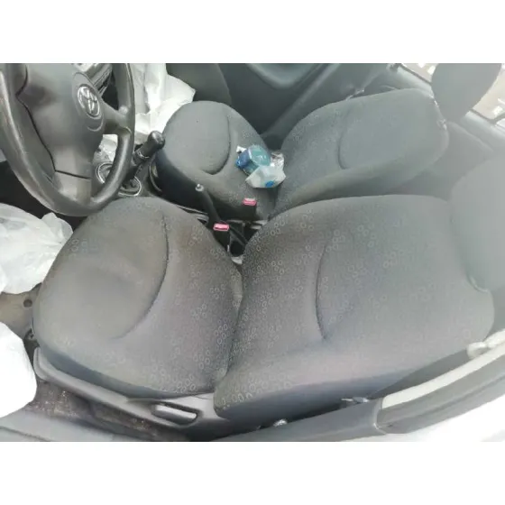 TOYOTA YARIS (NCP1/NLP1/SCP1) '2003 * GRIS PLATA