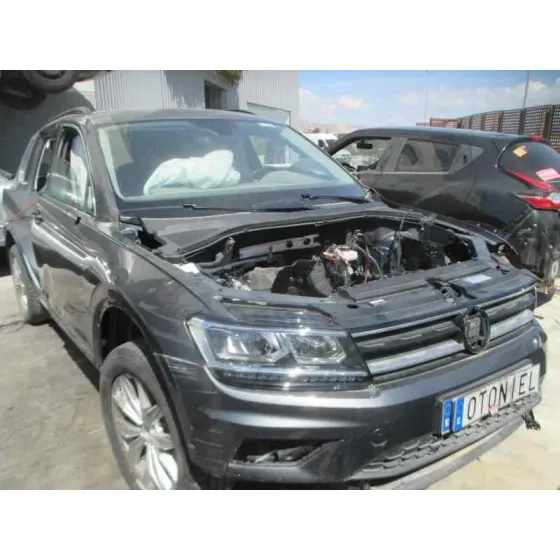 VOLKSWAGEN TIGUAN '2017 ADVANCE BMT GRIS METALIZADO