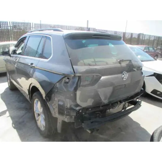 VOLKSWAGEN TIGUAN '2017 ADVANCE BMT GRIS METALIZADO