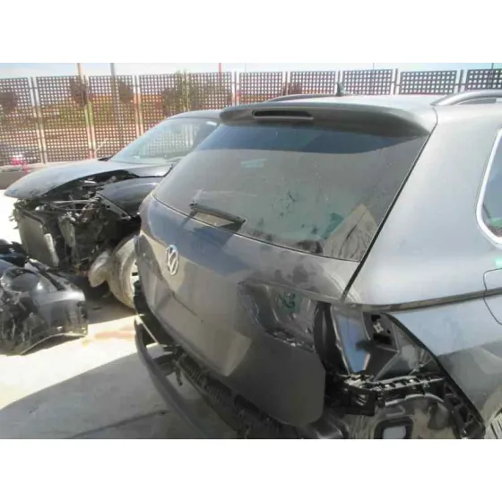 VOLKSWAGEN TIGUAN '2017 ADVANCE BMT GRIS METALIZADO