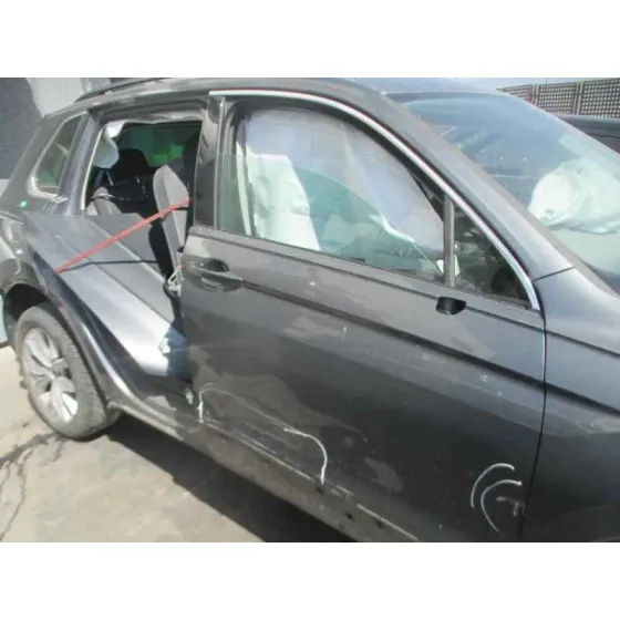 VOLKSWAGEN TIGUAN '2017 ADVANCE BMT GRIS METALIZADO