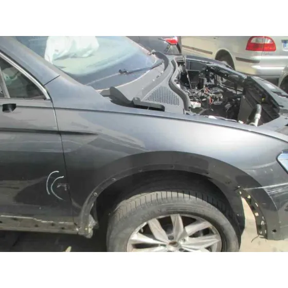 VOLKSWAGEN TIGUAN '2017 ADVANCE BMT GRIS METALIZADO