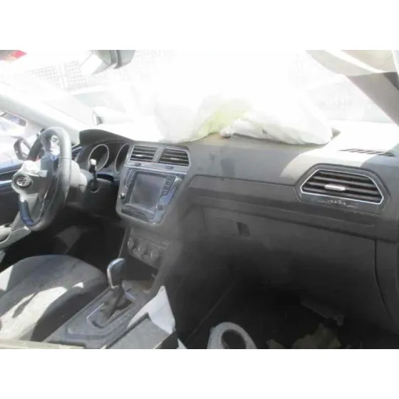 VOLKSWAGEN TIGUAN '2017 ADVANCE BMT GRIS METALIZADO