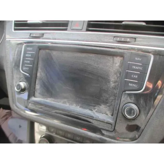 VOLKSWAGEN TIGUAN '2017 ADVANCE BMT GRIS METALIZADO