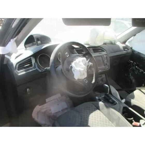 VOLKSWAGEN TIGUAN '2017 ADVANCE BMT GRIS METALIZADO
