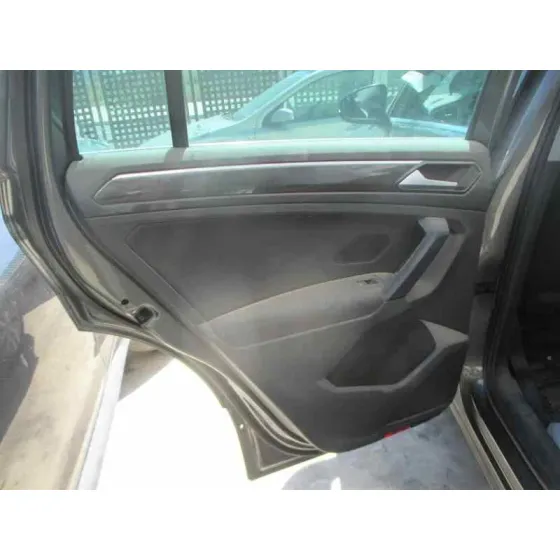 VOLKSWAGEN TIGUAN '2017 ADVANCE BMT GRIS METALIZADO
