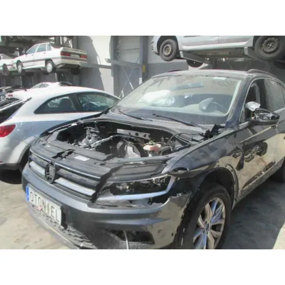 VOLKSWAGEN TIGUAN '2017 ADVANCE BMT GRIS METALIZADO