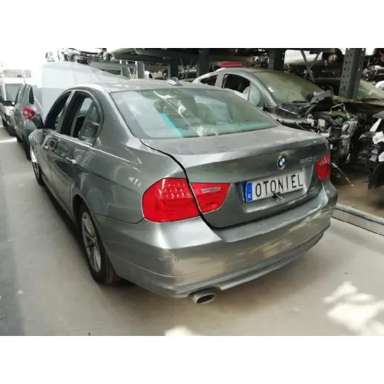 BMW SERIE 3 BERLINA (E90) '2009 320D GRIS