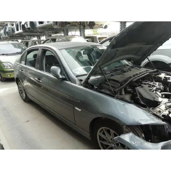 BMW SERIE 3 BERLINA (E90) '2009 320D GRIS
