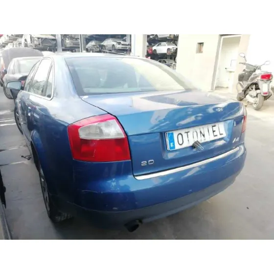 AUDI A4 BERLINA (8E) '2003 2.0 AZUL