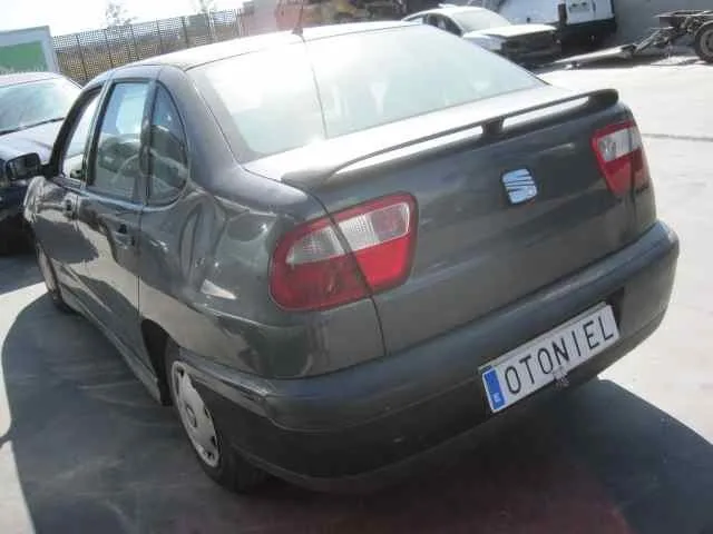 SEAT CORDOBA BERLINA (6K2) '2001 STELLA GRIS CENIZA