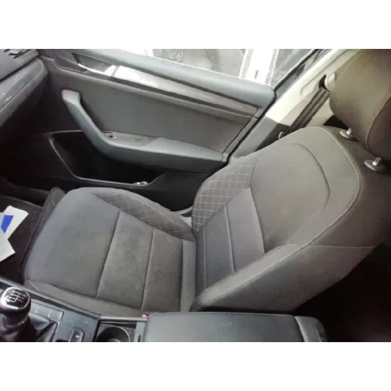 SKODA SUPERB (3V3) '2018 ACTIVE NEGRO
