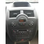 RENAULT MEGANE II BERLINA 5P RENAULT MEGANE II BERLINA 5P '2003 CONFORT AUTHENTIQUE NEGRO 2002