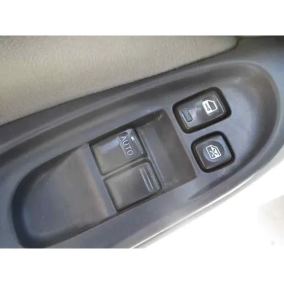 NISSAN ALMERA (N16/E) '2001 2.2 16V TURBODIESEL CAT GRIS