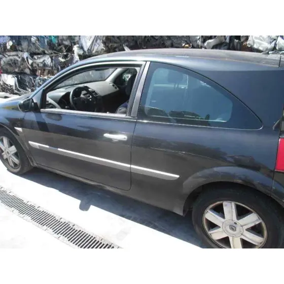 RENAULT MEGANE II BERLINA 3P '2004 CONFORT AUTHENTIQUE NEGRO