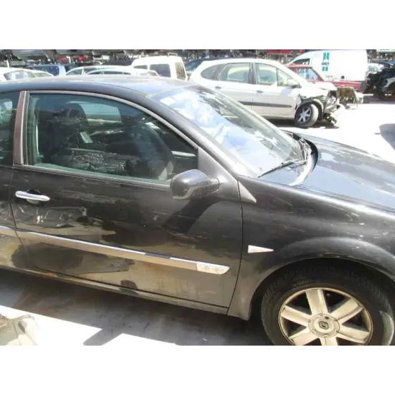 RENAULT MEGANE II BERLINA 3P '2004 CONFORT AUTHENTIQUE NEGRO
