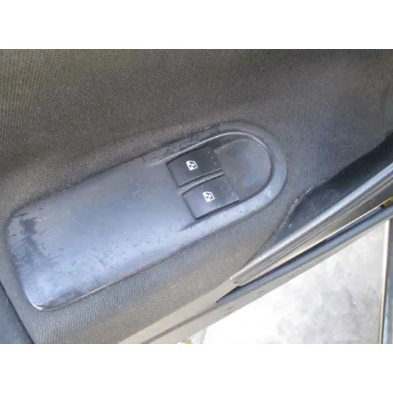 RENAULT MEGANE II BERLINA 3P '2004 CONFORT AUTHENTIQUE NEGRO