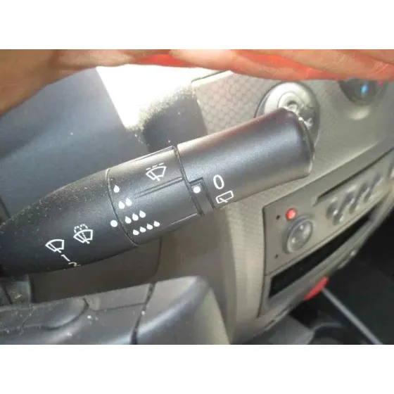 RENAULT MEGANE II BERLINA 3P '2004 CONFORT AUTHENTIQUE NEGRO