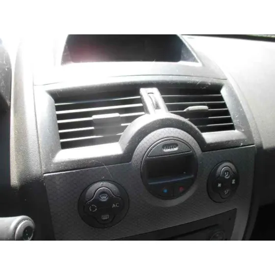 RENAULT MEGANE II BERLINA 3P '2004 CONFORT AUTHENTIQUE NEGRO