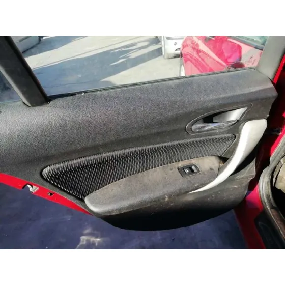 BMW SERIE 1 LIM. (F20) '2013 116D ROJO